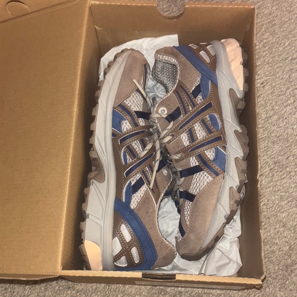 Asics Blue and Gray Sneakers Trail-Ready Design